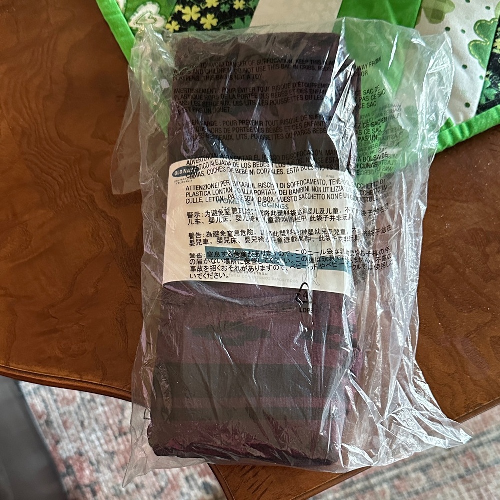 Old Navy Leggings Size XL NWT Eggplant w/black strip